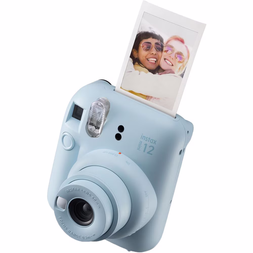 Világoskék Instax Mini 12 fényképezőgép előhívódó fotóval
